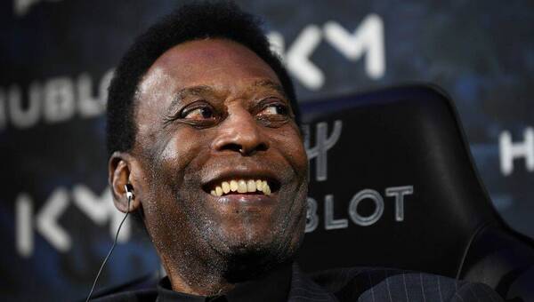 A los 82 años ñandereja el rey Pelé