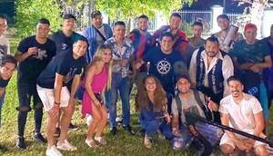 [VIDEO] Regalaron serenata de despedida a Dahiana Bresanovich y Blas Riveros