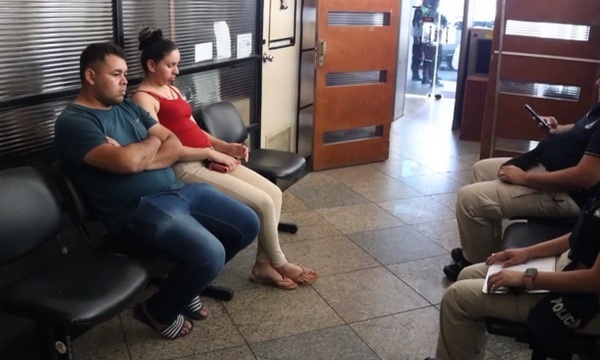 En un extraño caso dos agentes de policía terminaron siendo detenidos - trece