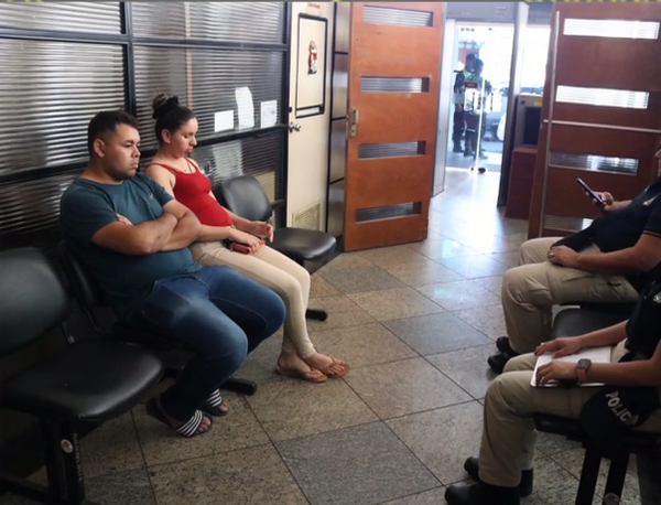 Dos policías fueron detenidos por extorsionar a una mujer - Unicanal