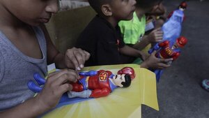 "Superbigote", el juguete inspirado en Nicolás Maduro que siembra la polémica en el país