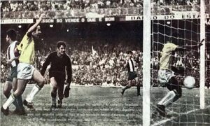 Arquero paraguayo recuerda cómo fue el penal que le atajó a Pelé - Nacionales - ABC Color