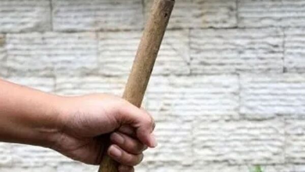 Le reventaron la cabeza con palo por G. 60.000 y murió