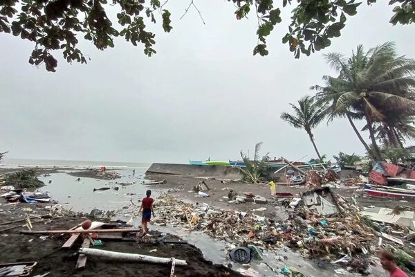Aumentan a 44 muertos y 28 desaparecidos por inundaciones en Filipinas - Mundo - ABC Color