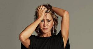 La Nación / Jennifer Aniston mostró su faceta de vendedora y ofreció sus productos en un mercado