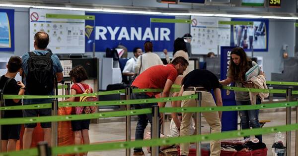 La Nación / España decide restablecer controles COVID-19 para pasajeros procedentes de China