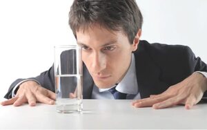 Ver el vaso medio vacío o el vaso medio lleno: ¿Cómo ser más positivo en el 2023? - Estilo de vida - ABC Color