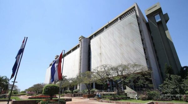 Feriado bancario rige hoy, pero atenderán hasta las 10:45 - Noticiero Paraguay