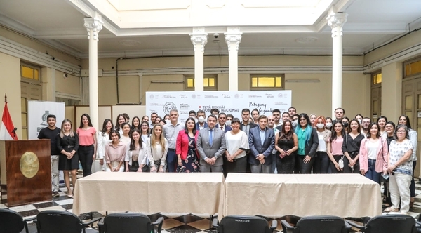 Diario HOY | BECAL entregó certificados de becas de posgrados a 89 nuevos adjudicados