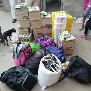 Incautan armas, celulares y documentos que tenían como destino el penal de Tacumbú - Policiales - ABC Color