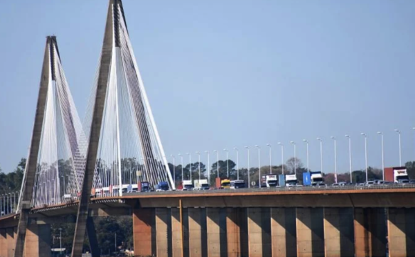 Diario HOY | Habilitarán más casetas para agilizar paso fronterizo entre Encarnación y Posadas