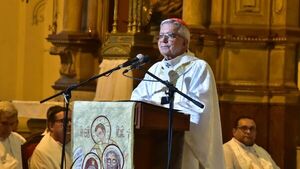 Cardenal critica el aborto, defiende a la familia y reprocha la inequidad