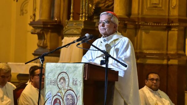 Cardenal critica el aborto, defiende a la familia y reprocha la inequidad