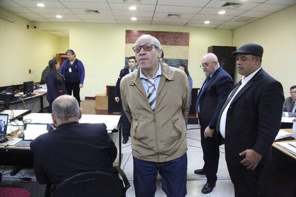 Diario HOY | Requieren que Stadecker vaya a prisión ante peligro de fuga del sanatorio
