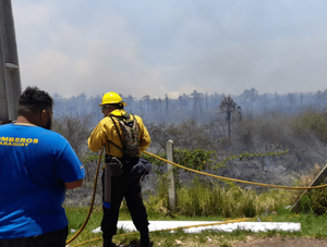 Reportan incendio forestal de gran magnitud en la ruta de Luque - San Bernardino · Radio Monumental 1080 AM