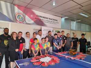 Entregan implementos para la práctica de Tenis de Mesa
