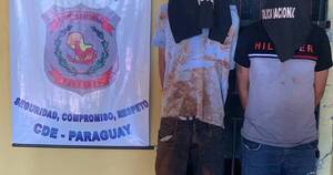 La Nación / Jóvenes asaltan una vidriería en CDE y balean a dos hermanos