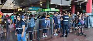 Diario HOY | Estación abarrotada de pasajeros, ya no quedan boletos a la venta
