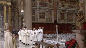 La basílica romana de San Juan de Letrán acompaña con rezos a Benedicto XVI