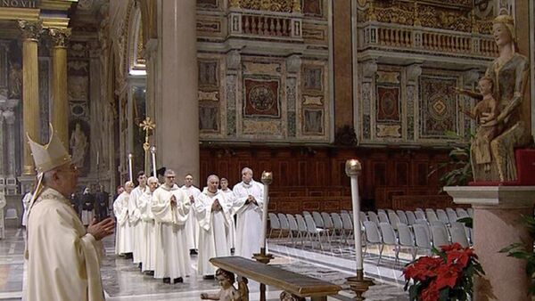 La basílica romana de San Juan de Letrán acompaña con rezos a Benedicto XVI