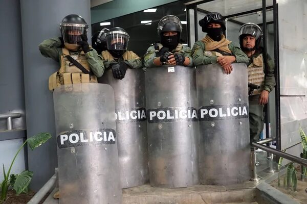 La mayor región boliviana se paraliza por el encarcelamiento de su gobernador - Mundo - ABC Color