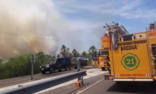[VIDEOI] Feroz incendio forestal en zona Luque-Samber que llenó de humo el ambiente