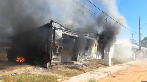 Asunción: Policía detiene a una mujer por haber quemado tres viviendas - Paraguaype.com
