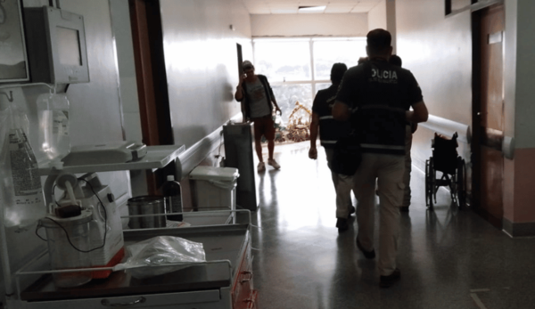 Mujer que habría raptado a una bebé esperó a que la madre entre al baño para huir del hospital - Noticiero Paraguay