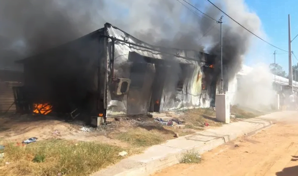 Detienen a mujer que habría quemado tres viviendas en Asunción - Noticiero Paraguay