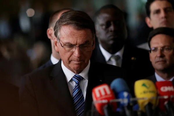 Bolsonaro viajó a EE.UU., a dos días de la asunción de Lula | 1000 Noticias