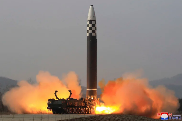 Corea del Sur denuncia que Corea del Norte disparó tres nuevos misiles contra el mar de Japón - .::Agencia IP::.