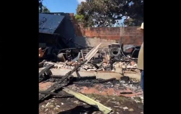 Prendió vela para rezar a su santo y se incendió toda la casa en Amambay – Prensa 5