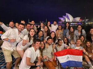 Paraguayos despidieron el año en un espectáculo de fama mundial en Australia - Gente - ABC Color