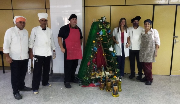 Pacientes y funcionarios de Clínicas tendrán una cena especial por fin de año - trece