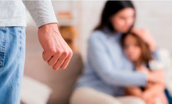 Diario HOY | Llamativo revés judicial: británico denunciado por maltrato y abuso podrá estar con su hija