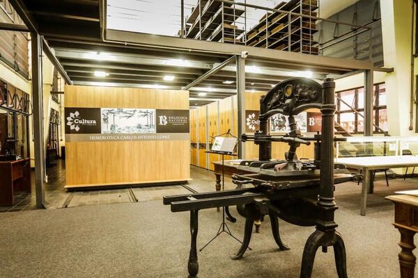 Diario HOY | Cultura inauguró puesta en valor de la Hemeroteca de la Biblioteca Nacional del Paraguay