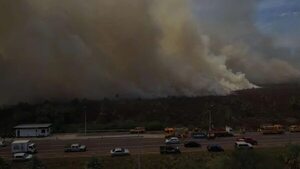 Fuego contra fuego: bomberos aplicaron nueva técnica para extinguir incendio en ruta Luque-San Bernardino - Nacionales - ABC Color