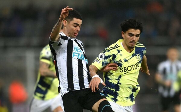 Con Miguel Almirón, Newcastle se frena ante Leeds y cierra el año con un empate