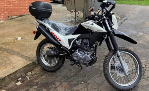 Ofrece recompensa por su moto hurtada