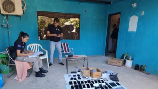 Detienen a colombiano con cuantiosos celulares reducidos - Paraguaype.com
