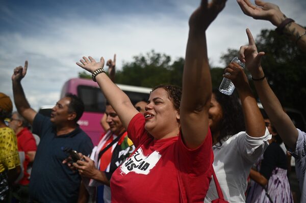 Diario HOY | Miles de personas se empiezan a congregar para la investidura de Lula