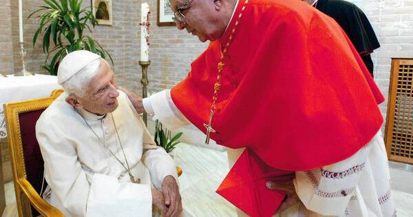 La Nación / Adalberto Martínez recordó a Benedicto XVI por su fidelidad y testimonio de vida