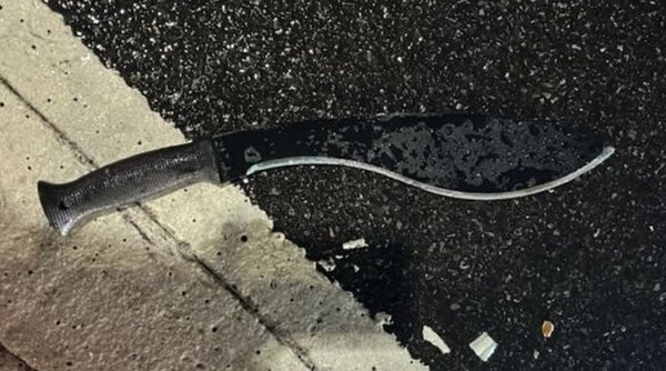 Policías atacados por hombre con machete en Times Square