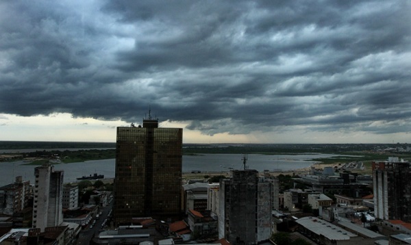 Anuncian mucho calor y tormentas para el primer día del año