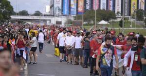 La Nación / En carro, bus o bici, izquierdistas viajan a Brasilia para investidura de Lula