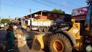 Retiran toneladas de basura tras gran movimiento comercial en Luque •