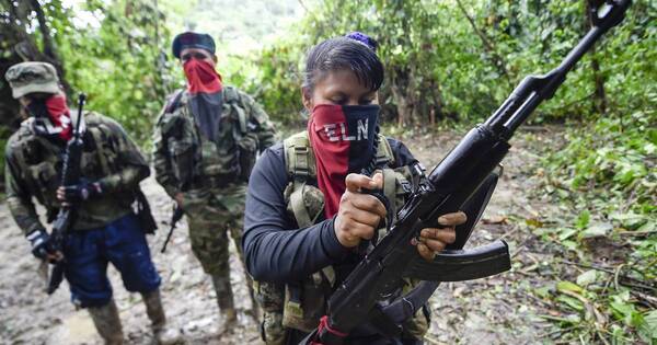 La Nación / Colombia pacta cese al fuego con principales grupos armados, incluida guerrilla ELN