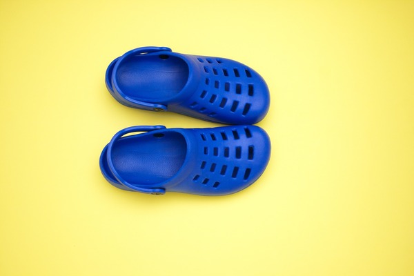 Pediatra advierte los problemas que pueden causar las sandalias de goma - Unicanal