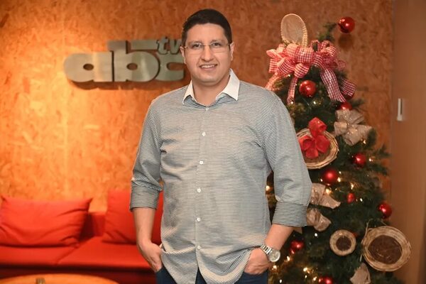 Iván Leguizamón: “El 2023 se viene con muchos proyectos familiares y laborales” - Gente - ABC Color