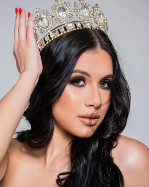Yanina Villalba viajó a Colombia en busca del título Reina Internacional del Café - Gente - ABC Color